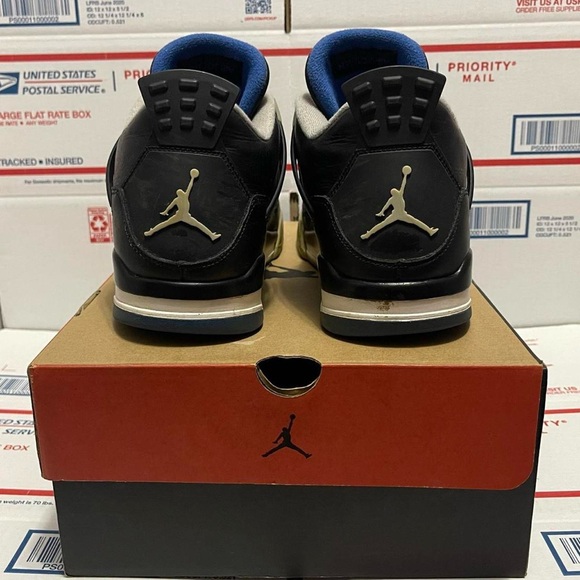 Nike Air Jordan 4 Retro “Motorsports Alternate” 2017
Sneakers shoes streetwear main image 3